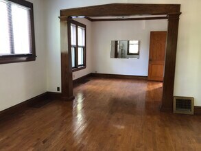 2942 Pierce St NE, Unit First Floor in Minneapolis, MN - Building Photo - Building Photo