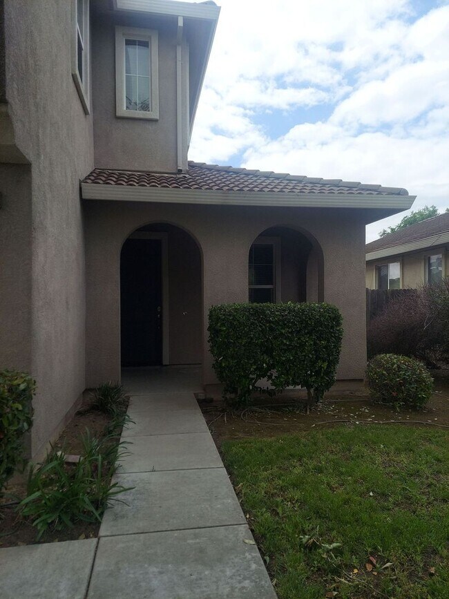 580 Beckman Way in Merced, CA - Building Photo - Building Photo