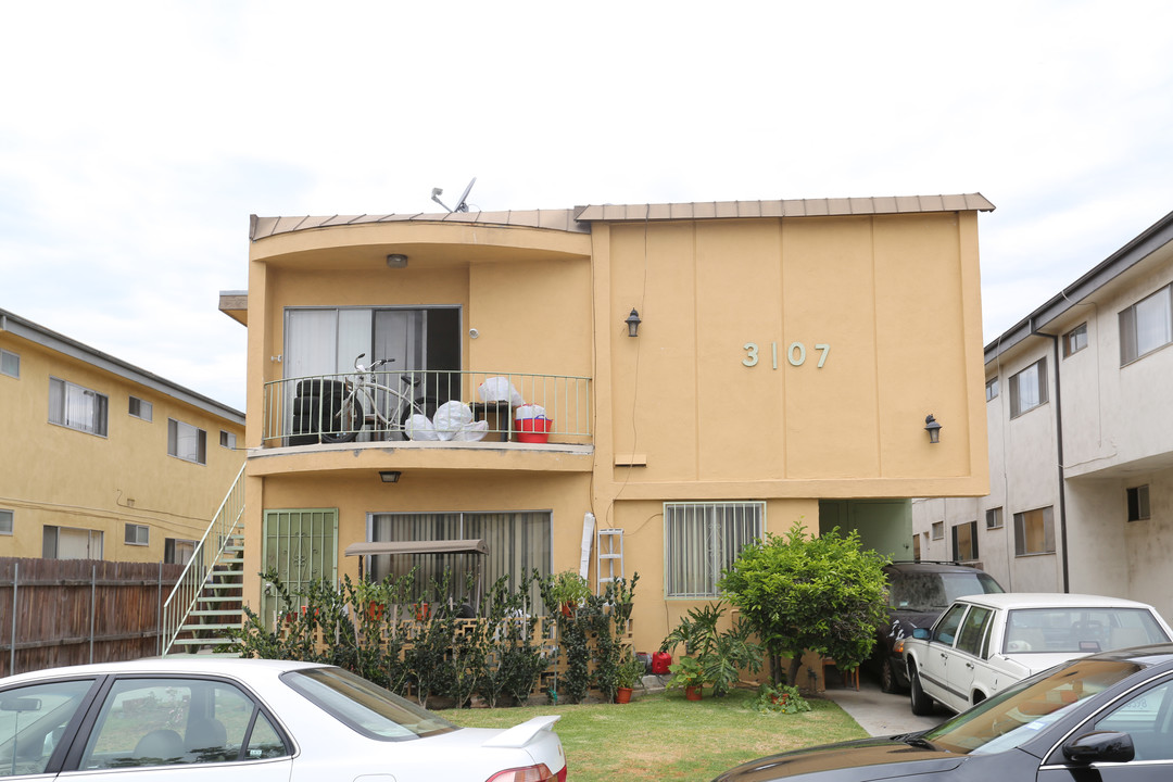 3107-3109 S Canfield Ave in Los Angeles, CA - Foto de edificio