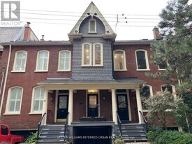 89 A Gloucester St in Toronto, ON - Building Photo