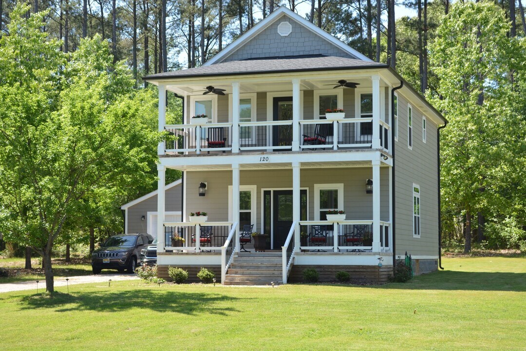 120 Ridgeshore Ct in Macon, NC - Building Photo