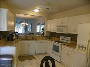 218 Gabriel Cir in Naples, FL - Foto de edificio - Building Photo