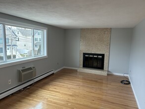 50 Waltham St, Unit #50 in Watertown, MA - Foto de edificio - Building Photo