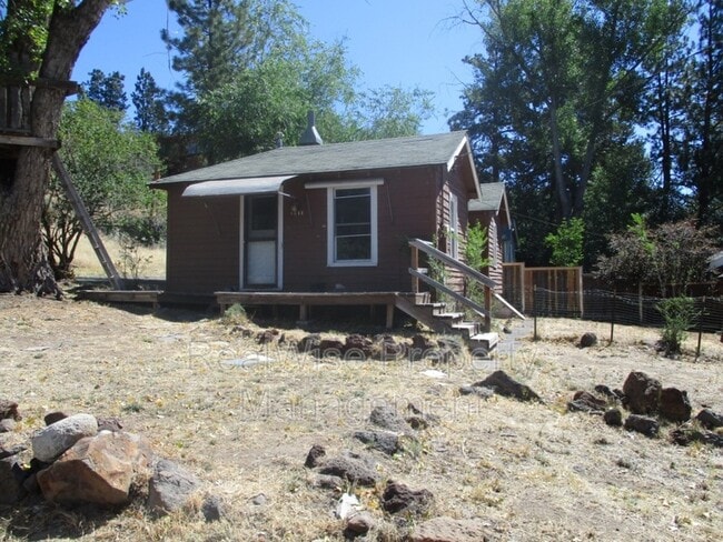 property at 1618 NW 8th St