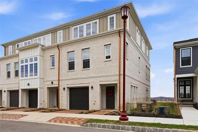 104 Founders St