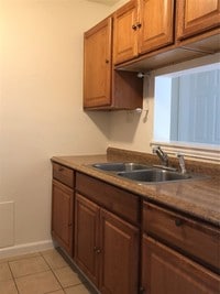 714 Memorial Mews St photo'