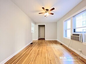 3724.5 N Pine Grove Ave in Chicago, IL - Building Photo - Building Photo