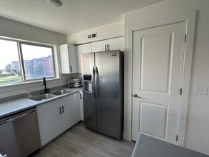 1055 W 1033 N, Unit 201 in Orem, UT - Foto de edificio - Building Photo