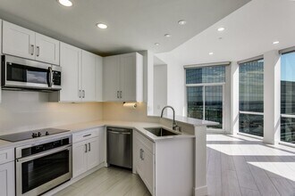 500 Throckmorton St, Unit 2708 in Fort Worth, TX - Building Photo - Building Photo