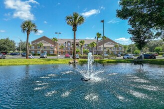 Lake Point Senior Apartments in Tavares, FL - Foto de edificio - Building Photo
