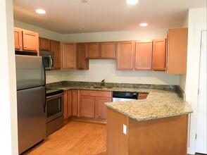 6 Truman Cir in Rochester, NH - Building Photo - Building Photo