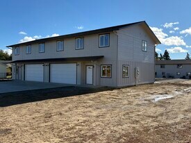 412 W 1st St, Unit A in Waterville, WA - Building Photo