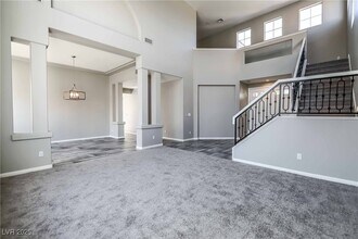 3045 Sunrise Heights Dr in Henderson, NV - Building Photo - Building Photo