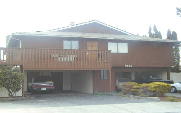 2441 I St NE in Auburn, WA - Building Photo