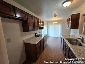 1034 Cloverbrook St in San Antonio, TX - Building Photo - Building Photo