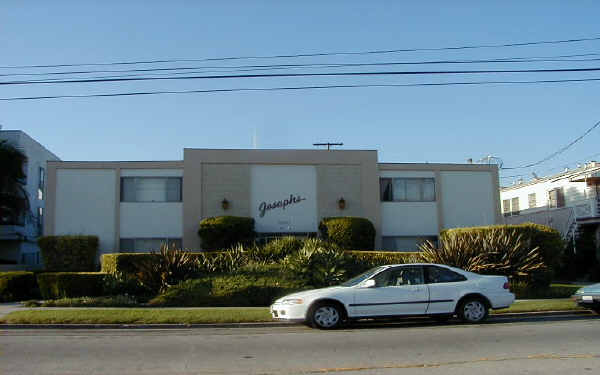 10851 Moorpark St in North Hollywood, CA - Building Photo - Building Photo