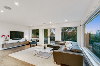 2242 Jefferson Ave in West Vancouver, BC - Building Photo - Building Photo