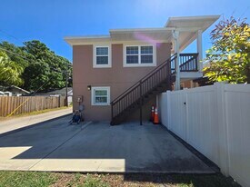 2495 13th Ave N, Unit 1/2 in St. Petersburg, FL - Building Photo