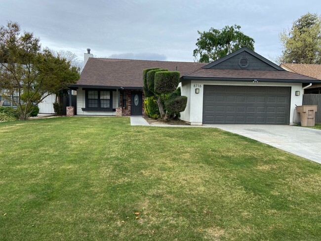 8716 Heely Ct in Bakersfield, CA - Building Photo - Building Photo