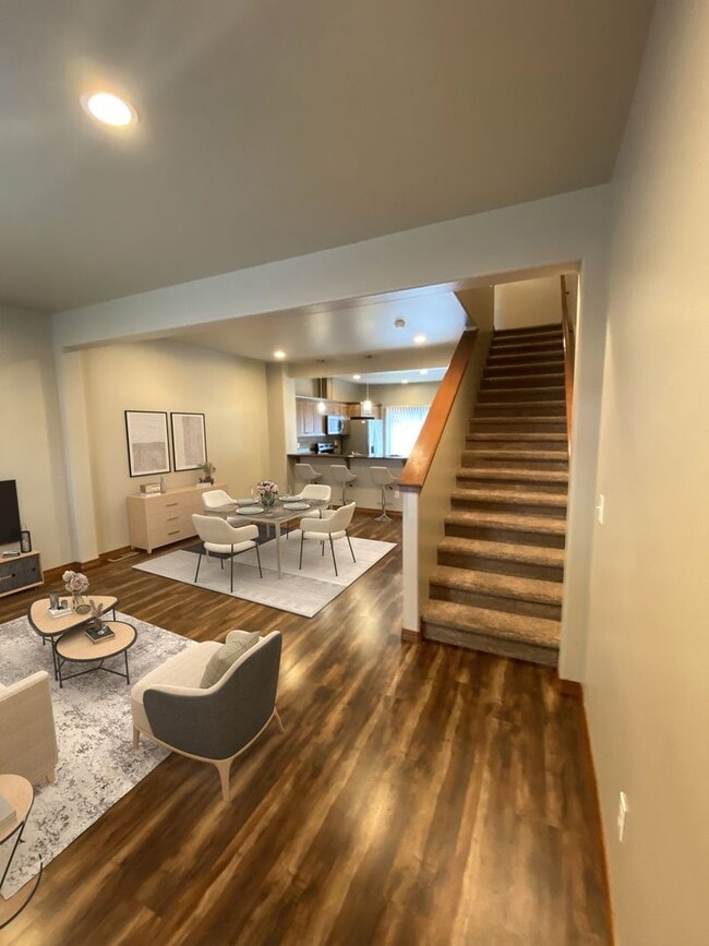 property at 615 S 3rd St