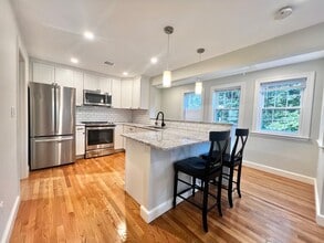 19 Bernard Rd, Unit 2 in Wellesley, MA - Building Photo - Building Photo