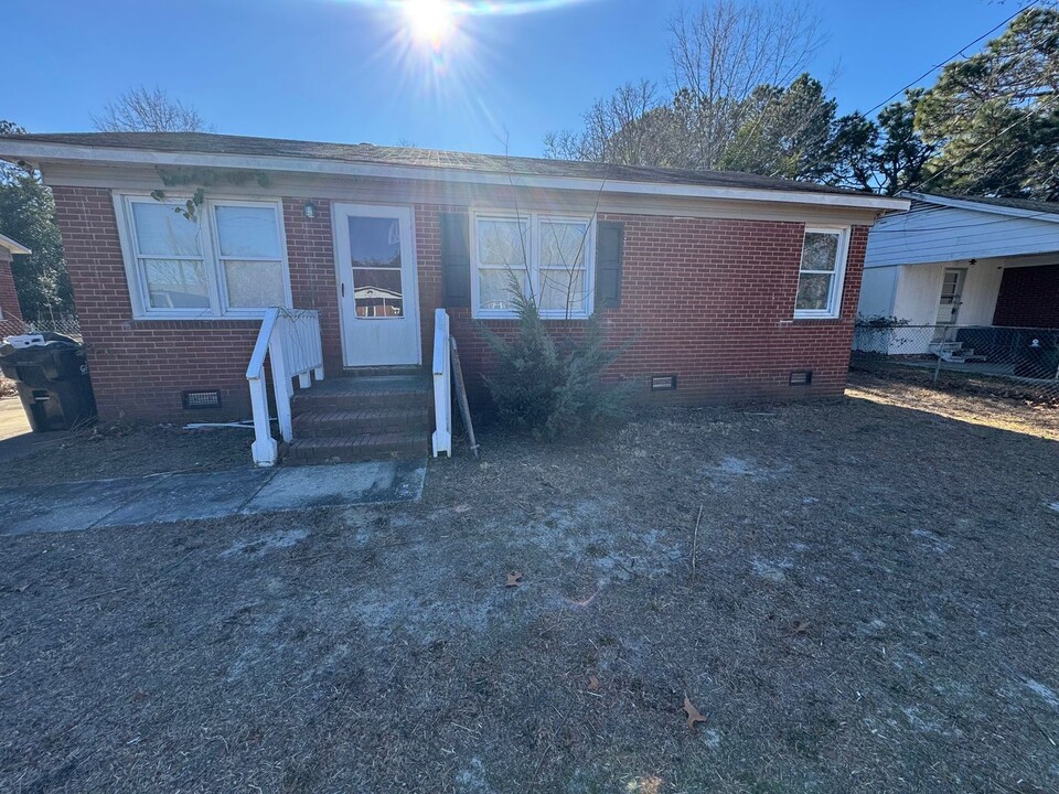 504 Spring Ave in Spring Lake, NC - Building Photo