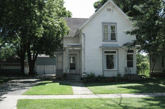 property at 615 Washington St