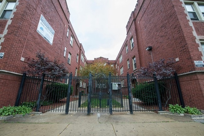 6700 S Indiana Chicago, IL 60637 in Chicago, IL - Building Photo - Building Photo