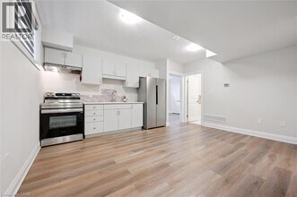 575 Balsam Poplar St in Waterloo, ON - Building Photo - Building Photo