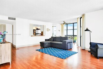 1915 Brickell Ave in Miami, FL - Building Photo - Building Photo