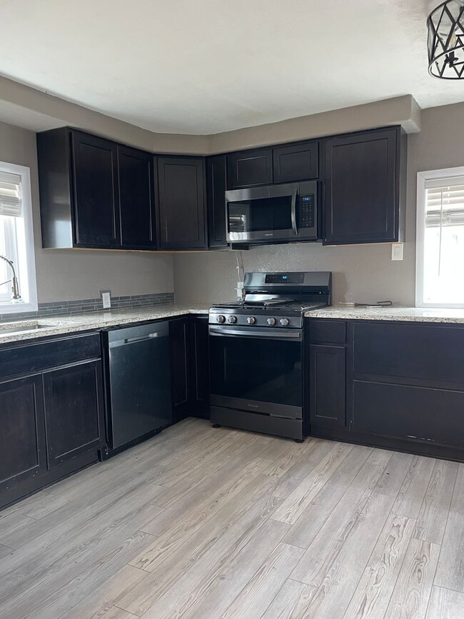 property at 1106 S Chestnut St