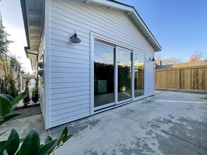 359 Nassau Rd in Costa Mesa, CA - Building Photo - Building Photo