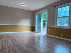 816 Sycamore Ct in Herndon, VA - Foto de edificio - Building Photo