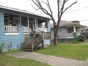 2019 Oleander St, Unit 1 in Baton Rouge, LA - Foto de edificio - Building Photo