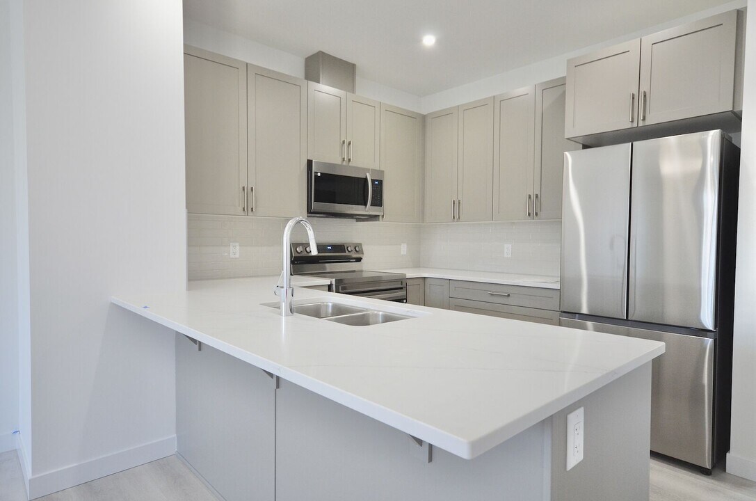 3655-3214 214 St NW in Edmonton, AB - Building Photo