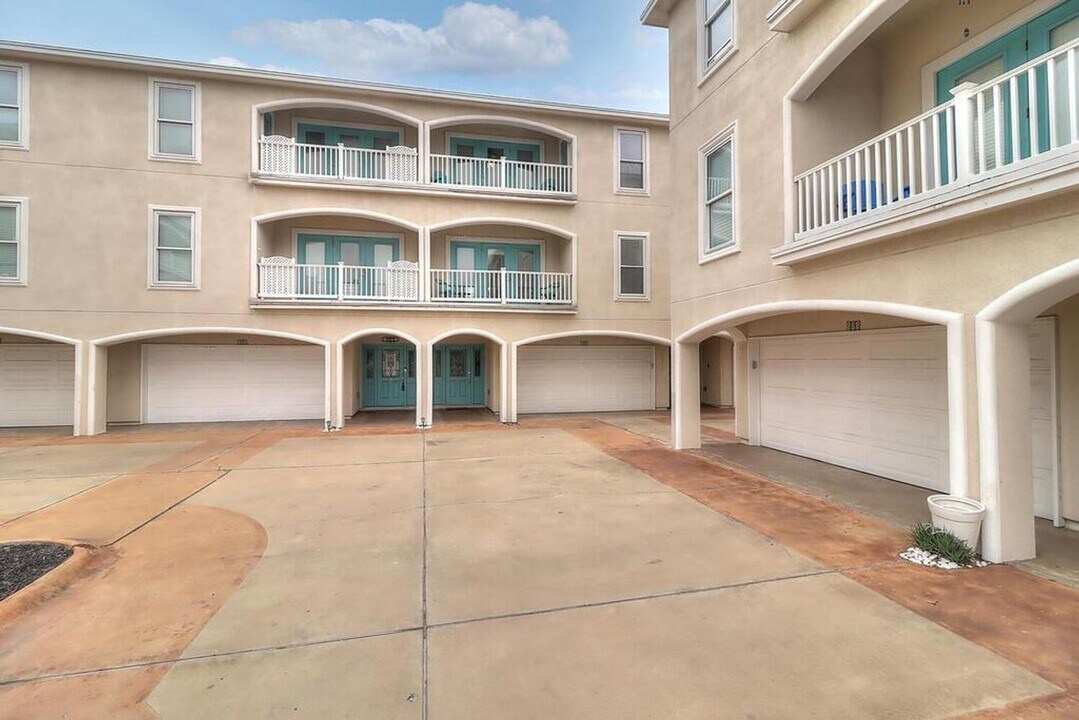 14422 Verdemar Dr in Corpus Christi, TX - Building Photo