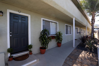 Casa Verde Apartments in La Mesa, CA - Building Photo - Building Photo