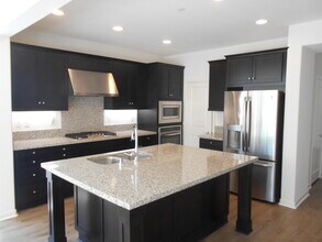 13407 Red Oak Way in San Diego, CA - Building Photo - Building Photo