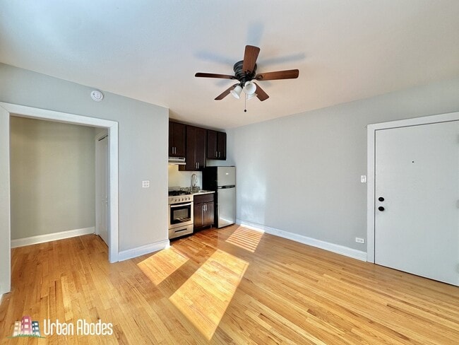 623 W Patterson Ave, Unit A07C in Chicago, IL - Building Photo - Building Photo