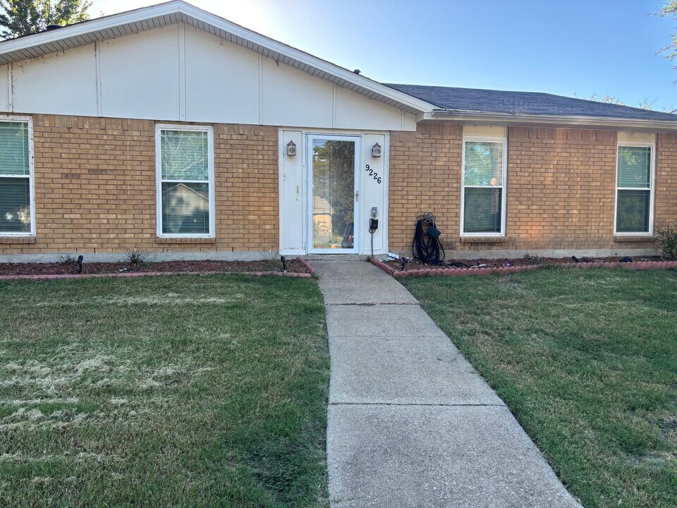 9226 Millwood Dr in Rowlett, TX - Building Photo