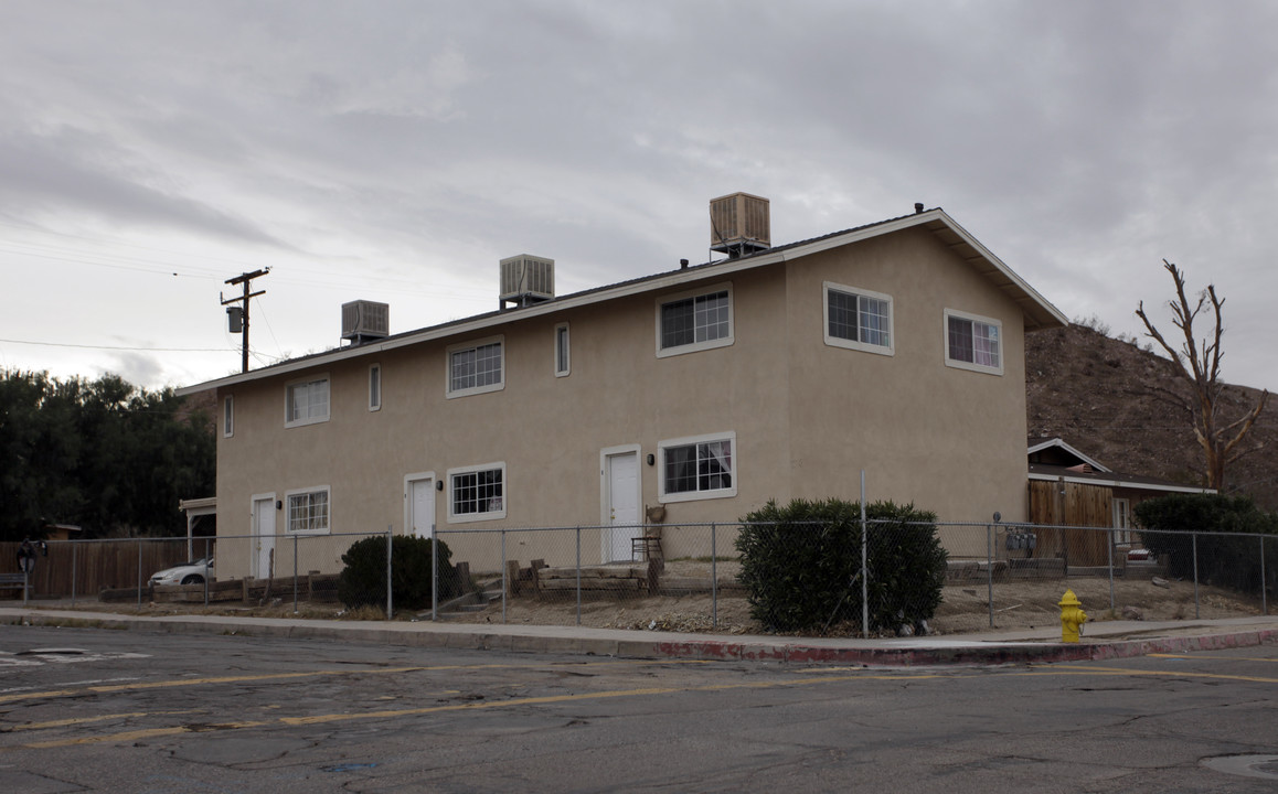 228 Hutchison St in Barstow, CA - Foto de edificio