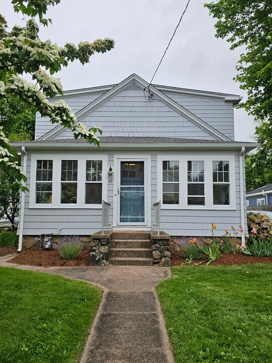 45 Harding Ave in Branford, CT - Building Photo