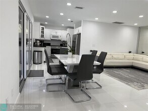 9599 Stones River Park Way in Boca Raton, FL - Foto de edificio - Building Photo