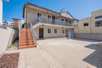 1832 Alexandria Ave in Los Angeles, CA - Foto de edificio - Building Photo