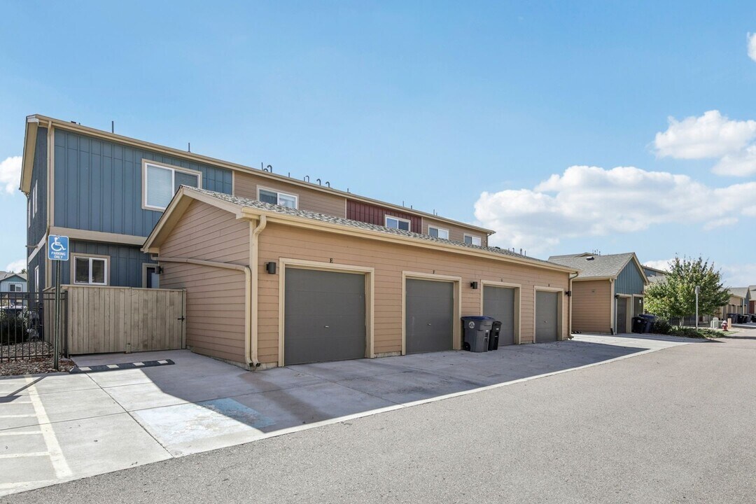 226 N Parkside Dr in Longmont, CO - Building Photo