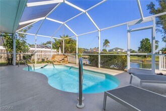 1827 SW 6th Ave in Cape Coral, FL - Building Photo - Building Photo