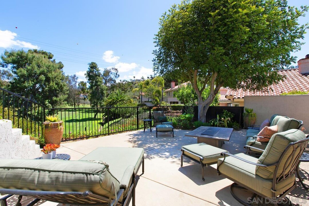 3040 Caminito Tercer Verde in Del Mar, CA - Building Photo