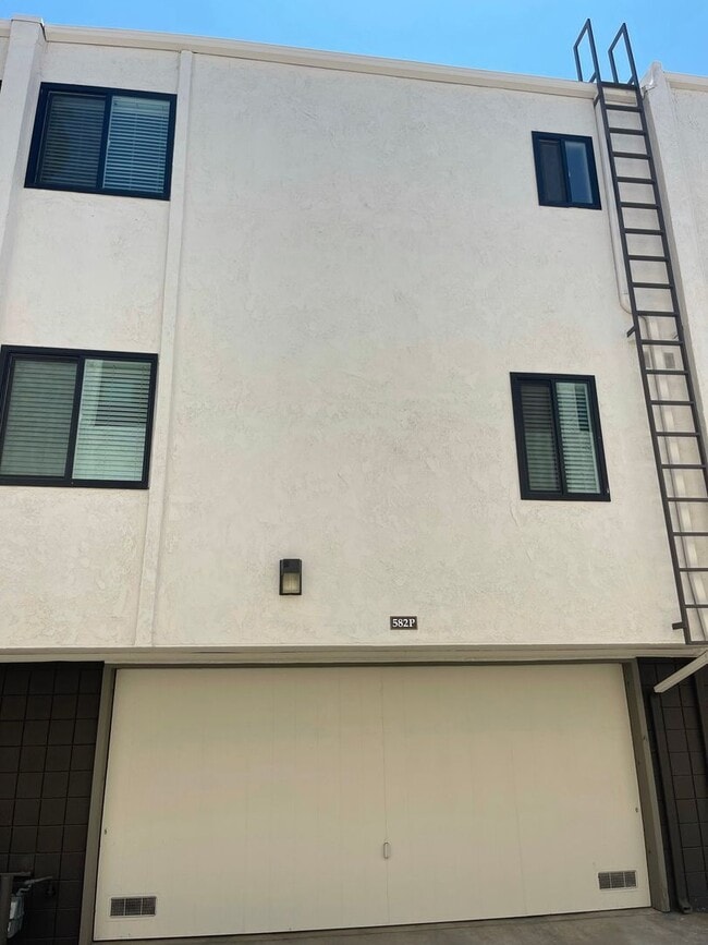 582 W Huntington Dr in Arcadia, CA - Building Photo - Building Photo