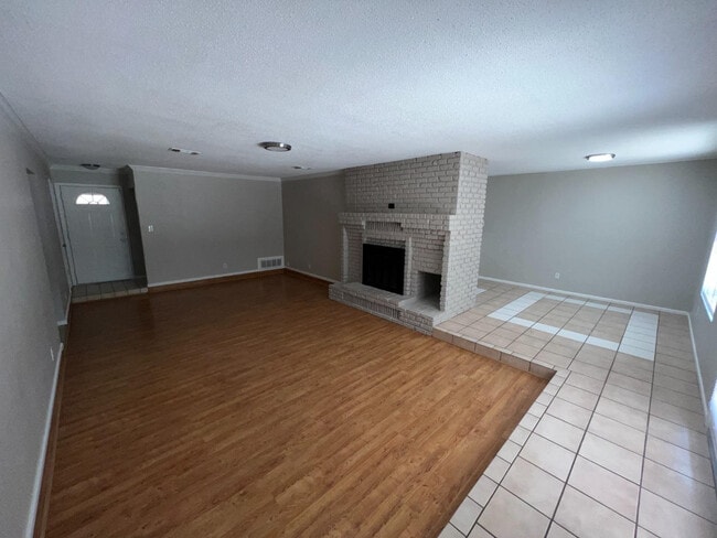 4901 57th St in Lubbock, TX - Foto de edificio - Building Photo