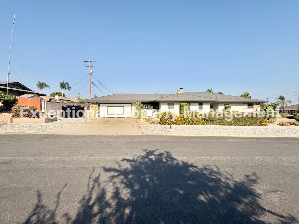 1770 N 3rd Ave in Upland, CA - Foto de edificio